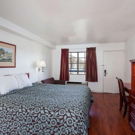 Days Inn By Wyndham Orange Anaheim Extérieur photo