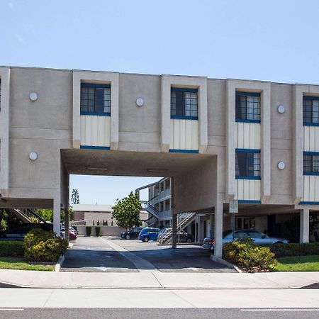 Days Inn By Wyndham Orange Anaheim Extérieur photo