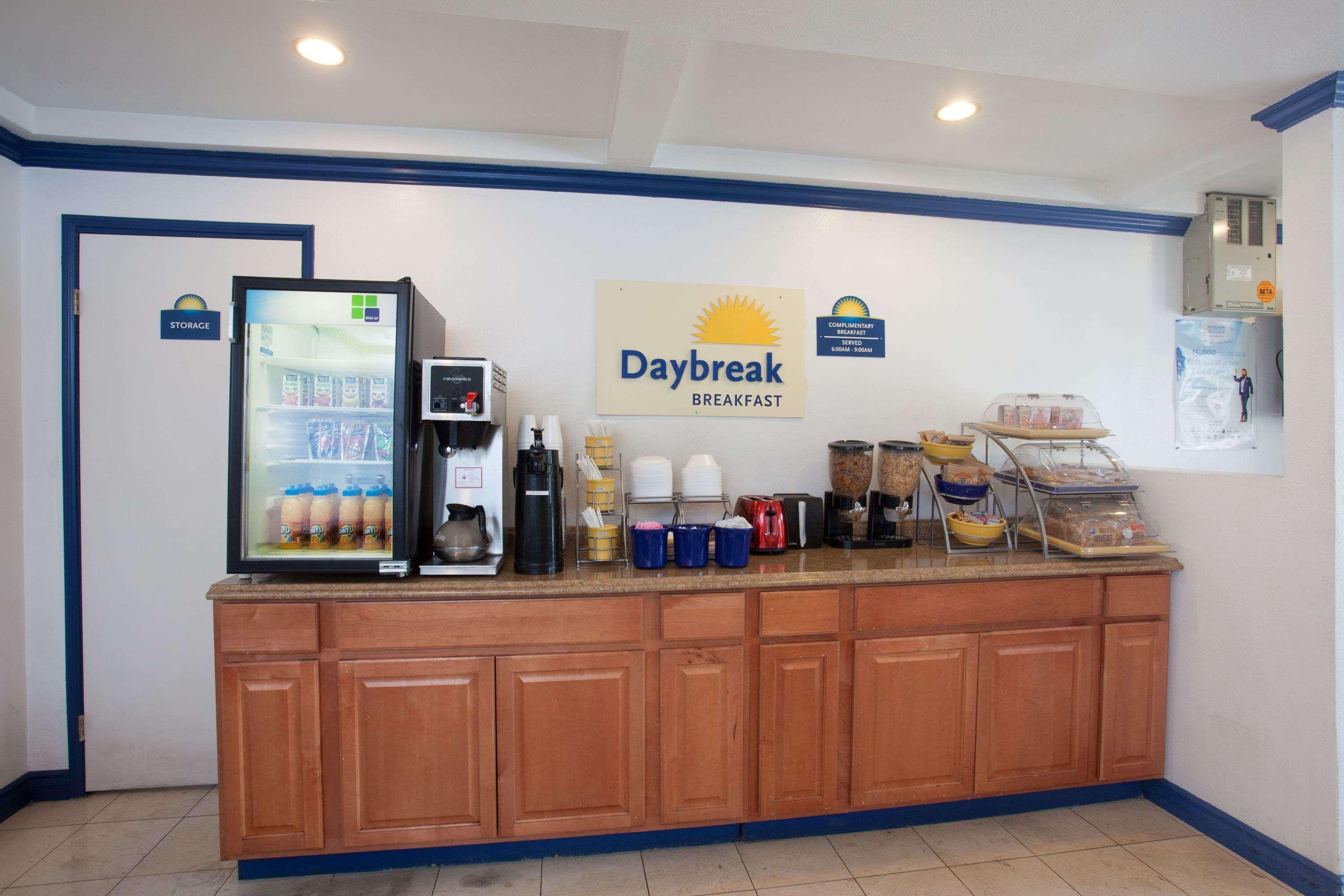 Days Inn By Wyndham Orange Anaheim Extérieur photo