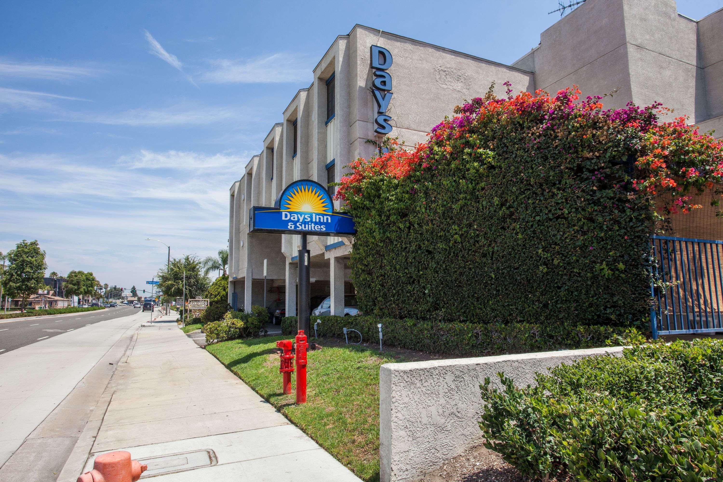 Days Inn By Wyndham Orange Anaheim Extérieur photo