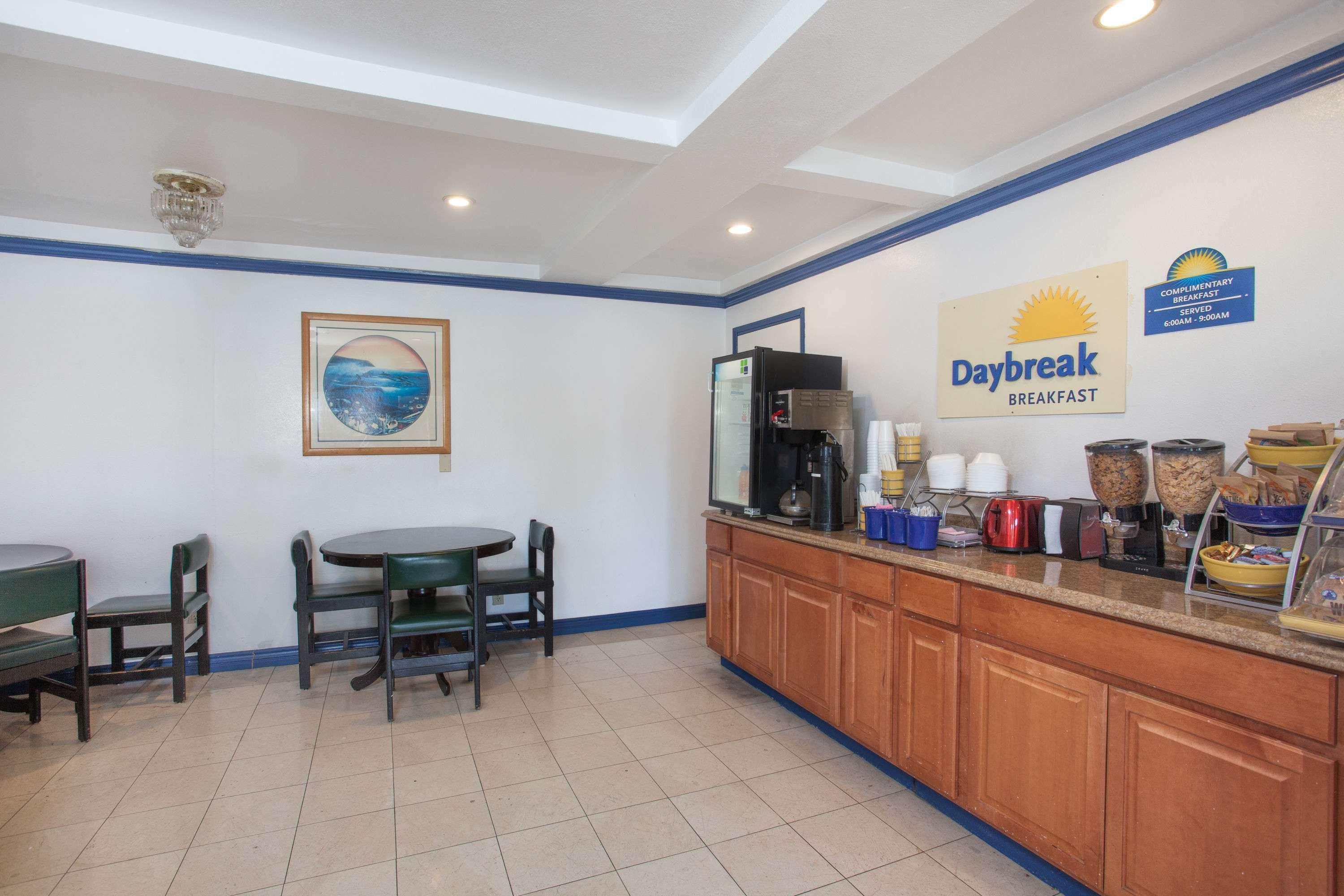 Days Inn By Wyndham Orange Anaheim Extérieur photo