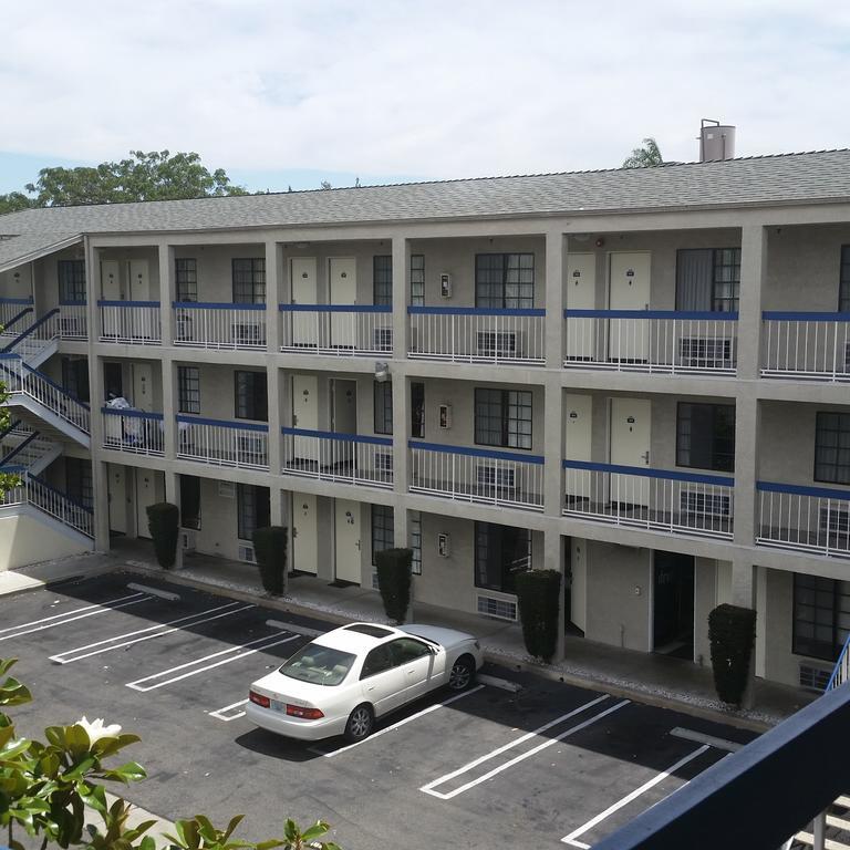 Days Inn By Wyndham Orange Anaheim Extérieur photo